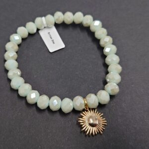 Armband aus Glas 8 mm mit Charm gold